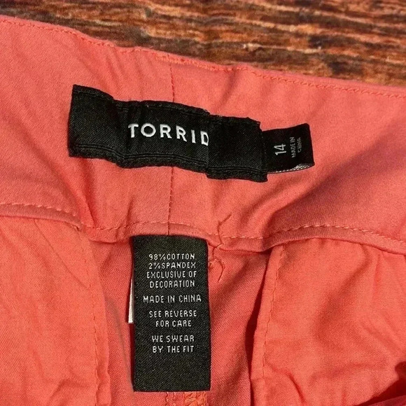 💛 Torrid Shorts - Picture 2 of 3